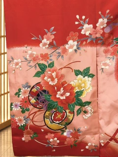 LG-UG01、袖の花柄と桃色の地色