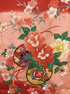 LG-UG01、袖の花柄の細部