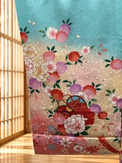 LG-UG02、花を配した袖全体