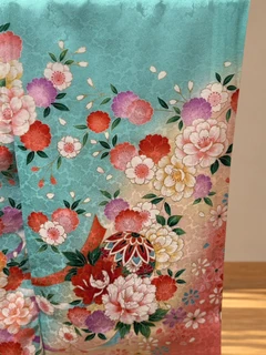 LG-UG02、水色の地色と袖の花柄