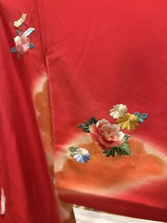 LG-UG04、前面側の花柄